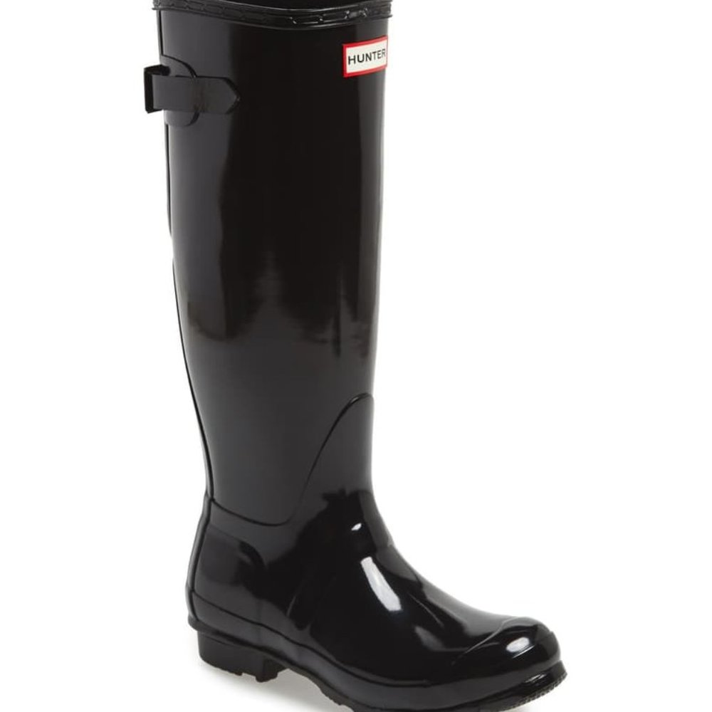 HUNTER rain boots, off-white socks, black socks
